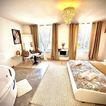 La Scarlett Villa *