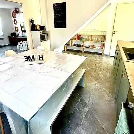 La Scarlett Villa *