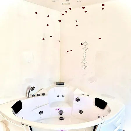 La Scarlett Villa *
